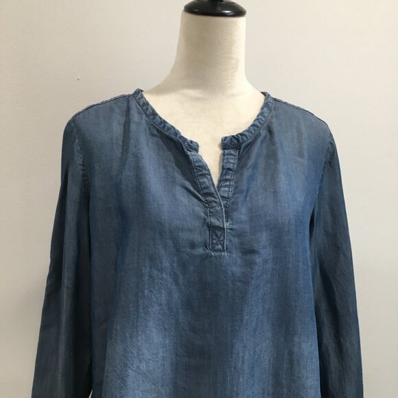 CLOTH & STONE Anthropologie Blue Cut V Neck Rounded Hem Chambray Shirt - Picture 5 of 8